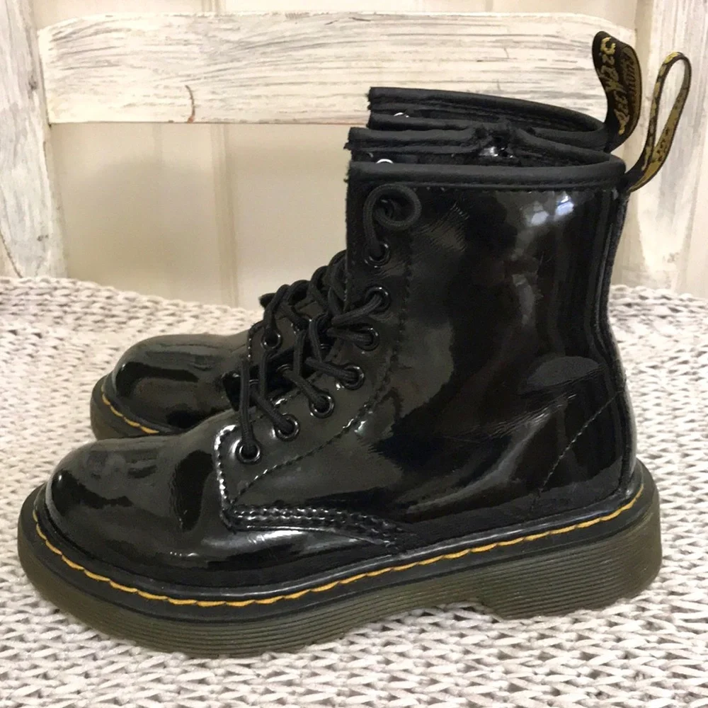 Doc Martens, the 1460 Junior Boots Black Patent